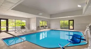 Super 8 by Wyndham Germantown/Milwaukee - Image 2