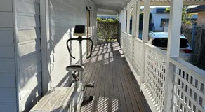 Spacious Stylish Coastal Escape - Image 4