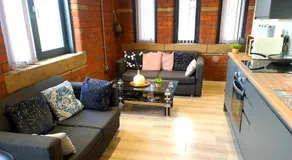 4beds, 2 bedrooms Contractor,Parking - Image 2
