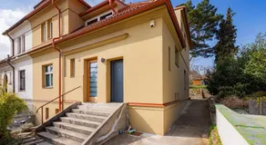 Family Friendly Spacious Two Floor B&B Prague - Image 5
