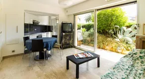 NICE FLAT WITH GARDENS Limites cannes juste 10 MNS CROISETT - Image 2