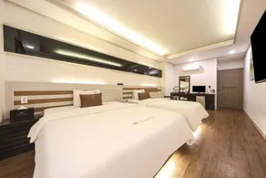 H  Hotel - Image 2