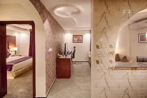 Lavona Hotel - Image 2