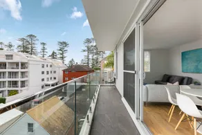 Sunny Manly Apartment Steps from Beach & Cafes - Image 3