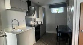 The Annexe, Farnborough - Image 3