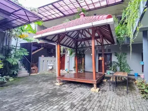 Kartini Guest House near Alun Alun Probolinggo - Image 4