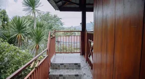 RedDoorz at Villa Bukit Senyum Lombok - Image 2