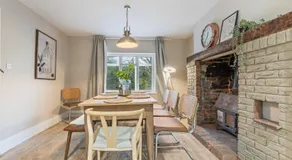 Spacious 4-Bed Cottage with Hot Tub&Parking - Image 4