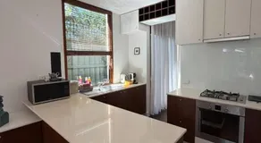 Private quiet bedroom with ensuite and parking, Chapel St, Sth Yarra - Image 5