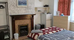 Kettering Town Double Rooms with TV Ideal Professional workers for longer stays Shared bathroom kitchen & Lounge - Image 2