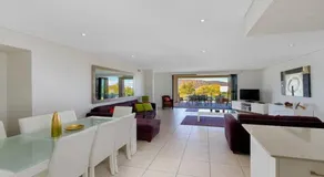 Luro 2 - Waterfront Luxury - Image 3