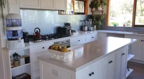 Queen Room with Balcony - Kookaburra Retreat Homestay - Image 4