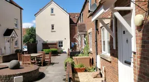 Avalon Retreat Self Catering Vegetarian Accommodation in the Heart of Glastonbury - Image 5