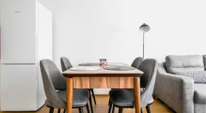 Contemporary City Stay by Flat Mаnager - Image 4