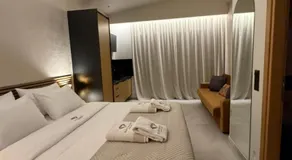 Black Diamond Airport Luxury Pool Suites - Image 2