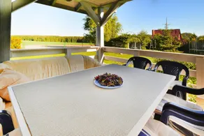Comfortable holiday home with a private garden - Image 3