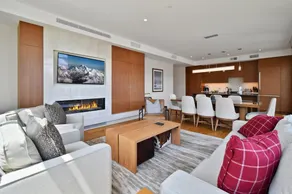 All-Suite Ski-In Ski-Out Penthouse - Pool Hot Tub & Mountain-View Balcony - Image 4