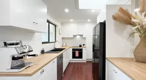The Swan Lakehouse - Buff Point - Image 4
