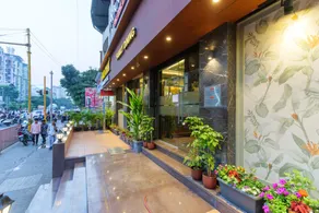 Gold Crest Business Hotel - Image 4