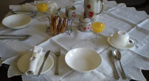 Hillside Cottage - Image 4