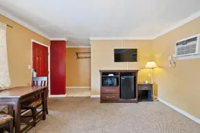 Hotel Beeville -US 181 - Image 3