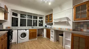 Redhill Gatwick Serviced Accommodation - Image 3