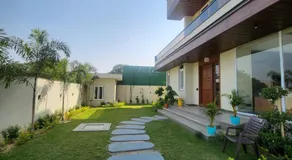 8 JK House - Image 3