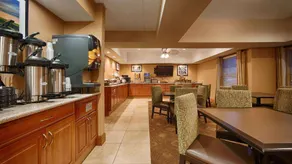 Best Western Plus Mishawaka Inn - Image 2