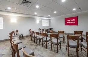 La Quinta Inn & Suites New Britain/Farmington - Image 5