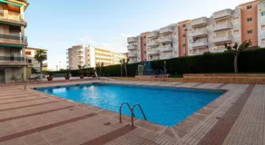 Near beaches large private patio, aircon & community pool - Image 2