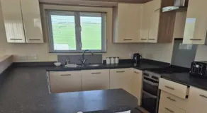 2 Bed Caravan - Sleeps 6 - Pets - Pool - Parking - Image 5