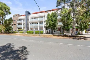 Relaxed 2BR, 2BTH Apartment with Balcony & Parking - Image 4