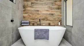 Old Bull Creek Luxury Retreat - Image 2