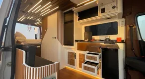 Vanstay glamping in a 25 acre farm - Image 3