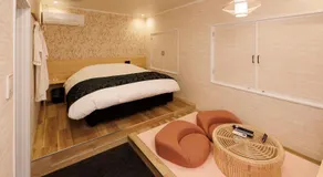 Hotel Room - Image 5