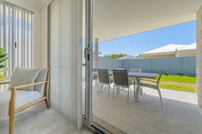 Bright & Airy 3-bed House Near Rockingham Beach - Image 4