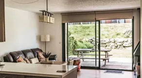 Apartamento Ferreries, piscina climatizada, jardín - Image 2