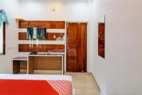 Hotel O Golden Palace - Image 1