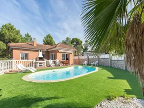 Serene Villa with Pool and Outdoor Dining - Image 4