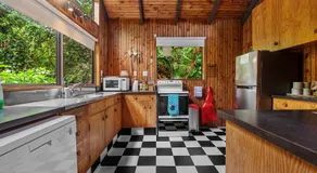 Lakeside Villa - Lake Rotoiti Holiday Home - Image 5