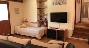 Chalet indipendente con parcheggio privato servizio palestra - Image 2