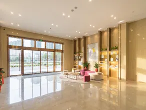 Lavande Hotel Wuhan Jinyin Lake Light Industry University - Image 3
