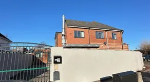 Cosy 3 Bed Apartment Near Birmingham Airport & NEC Perfect for Groups & Contractors! - Image 3