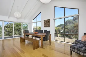 Smith Beach Getaways Beachwood House - Image 2