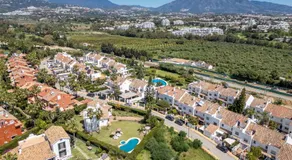 Sunlit 3 BDRM Coastal Villa w Pool and Sea View - Image 4