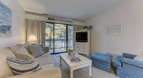 Gorgeous Grand Traverse Bay Beach Front Condo - Image 2