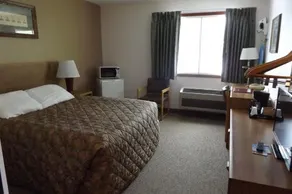 Nisswa Hotel and Suites - Standard Single Queen - Image 1