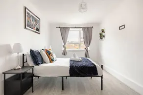 Elegant & Spacious 2-Bedroom Apartment in Wimbledon - Image 2