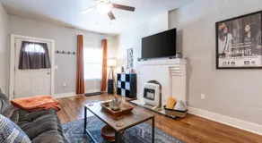 The Cozy Chickasha, Fiber WIFI, Washer & Dryer, Near DT Chickasha & Leg Lamp! - Image 2