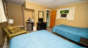 Fair Wind Motel And Cottages - Image 2